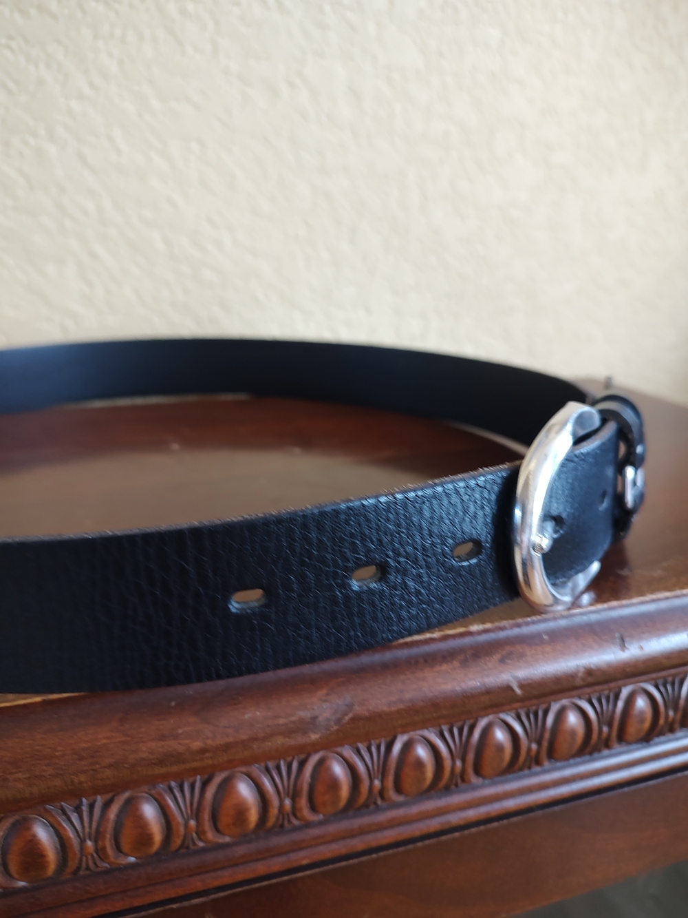 Fossil Black Leather Belt with Silver Rounded Buckle - Picture 3 of 12